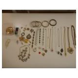 Costume Necklaces, Pins & Bracelets