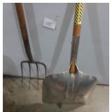 Feed Shovel & Pitch Fork