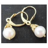 2.6 Grams 14KT Gold Earings with pearls?
