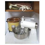 GE Mixer, Crock Pot and Electric Knives (2)