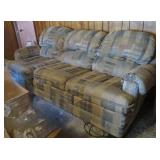 Upholsterd Sofa (no dogs, no cat, no smoke)