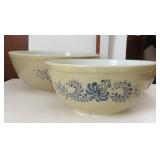 SET of THREE Vintage Pyrex Mixing Bowls