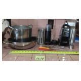 Countertop Lot: Can Opener, Knives, Cook Pans