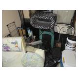PILE: incl. Igloo Cooler, Kennels, Cages, Bedding