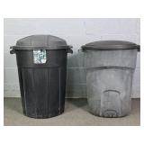 2x The Bid Rubbermaid 32 Gal/30 Gal Trash Cans
