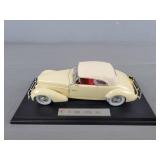 1936 Cord 810 Collector Car 1:24