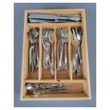 60 Pc Service For 12 Oneida Flatware