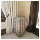 Scalloped Texture Composite Accent Urn Table