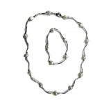 CULTURED PEARL NECKLACE AND BRACELET