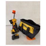 DEWALT LIGHT WITH BATTERY, ULTRA LIGHT