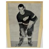 VINTAGE BEEHIVE PHOTO GORDIE HOWE
