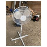 FLOOR FAN