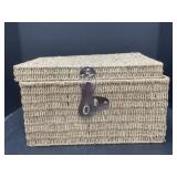 Lidded Basket with Yarn