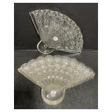 Glass ' Fan ï¿½ Plates , Daisy Pattern