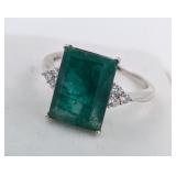 $8,620 Appraisal - 3.8 ct Cert. Silver Emerald