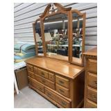 Roxton Maple 8-drawer Dresser With Mirror