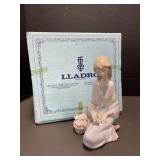 Lladro Figurine #7607 - Flower Song