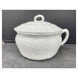 Chamber Pot with Lid