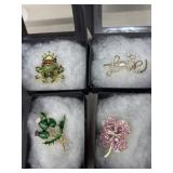 4 Various Brooches - new