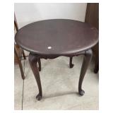 Round Accent Table, 24x24x21 '