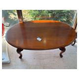 Oval coffee table w/ pressed legs