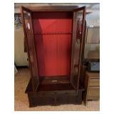 Gun cabinet for 13 guns
