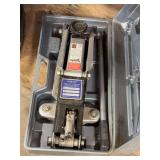 2 Ton floor jack w/ case