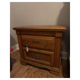 Broyhill 2 drawer side table: 26 x 16 x 25