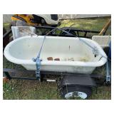 Antique claw foot tub: 30 60 x 18“ without feet feet are approximately 6.5 inches tall ￼