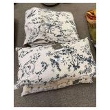 Bassett King Duvet, pair of king pillows with shams