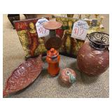 Pottery and resin items, pair of free standing pictures
