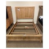 COURTLAND QUEEN PANEL HEADBOARD, FOOTBOARD AND RAILS - BASSETT FURNITURE IND., INC