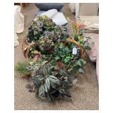 Lot of artificial floral arrangements