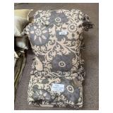 Bassett king size duvet, 3 euro shams and two standard pillows