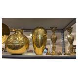 Lot of brass plates, vases, candleholders