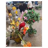 Lot of artificial floral arrangements