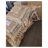 KING BED PILLOWS 6PC