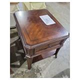 LIBERTY FURNITURE END TABLE  6916960