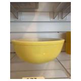 Pyrex yellow 404 mixing bowl