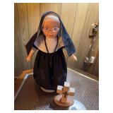 Nunn statue, cross figure