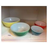 Set of 4 vintage Pyrex bowls
