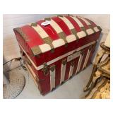 Camelback trunk, wrapping paper