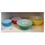 Set of 4 vintage Pyrex bowls