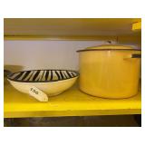 Enamel stockpot, ceramic bowls