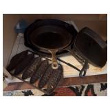 4 cast iron skillets, corn bread pan