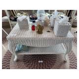 Wicker coffee table 31' x 18' x 20'