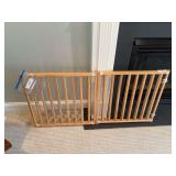 Expandable dog gate expands 95” (2 foot tall)