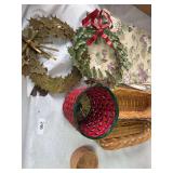 Placemats, baskets, metal wall hangings