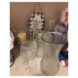 Lot of vases, sign