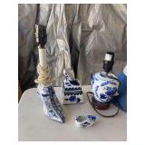 Delft blue shoe lamp, trinket box and ash tray clog, table lamp, 2 shades